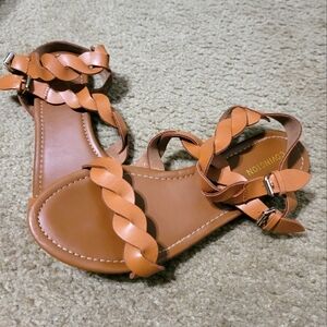 Leather strap sandles braid look